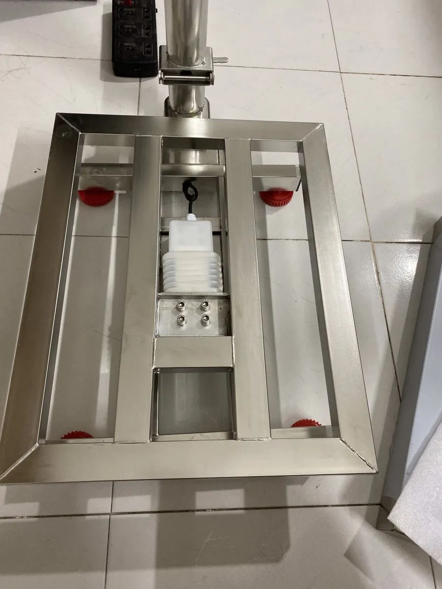Khung-ban-can-inox-gia-re