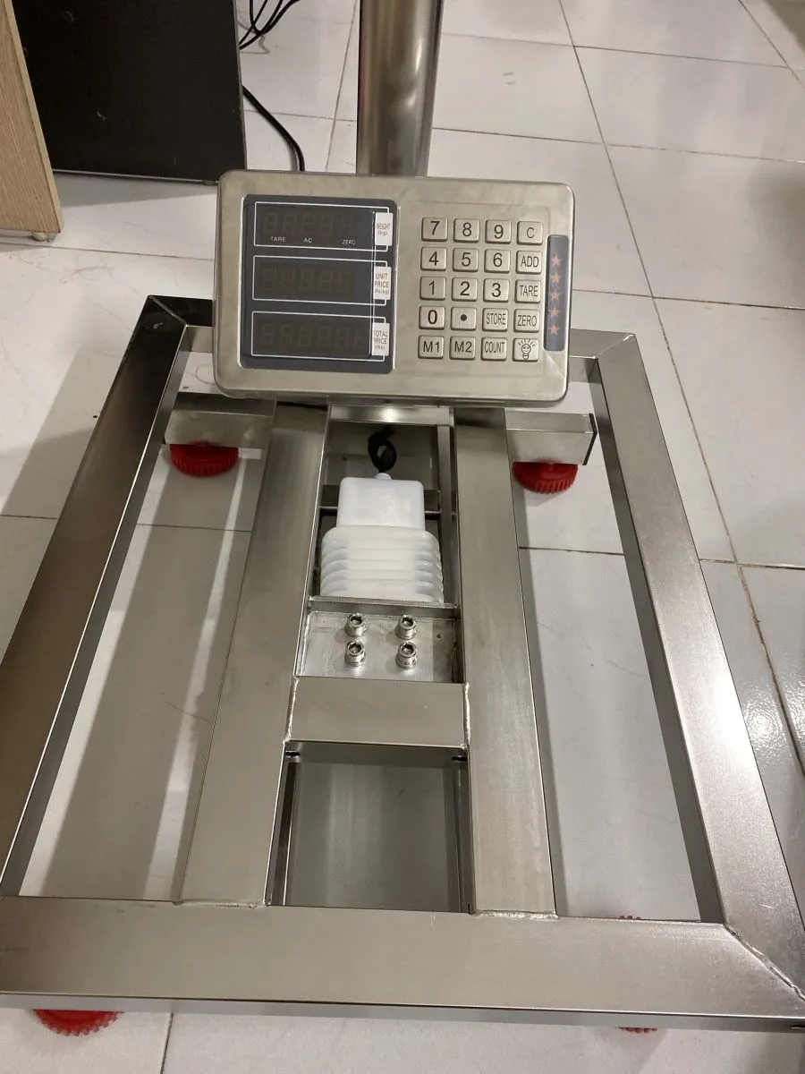 Khung-can-dien-tu-inox-chong-gi