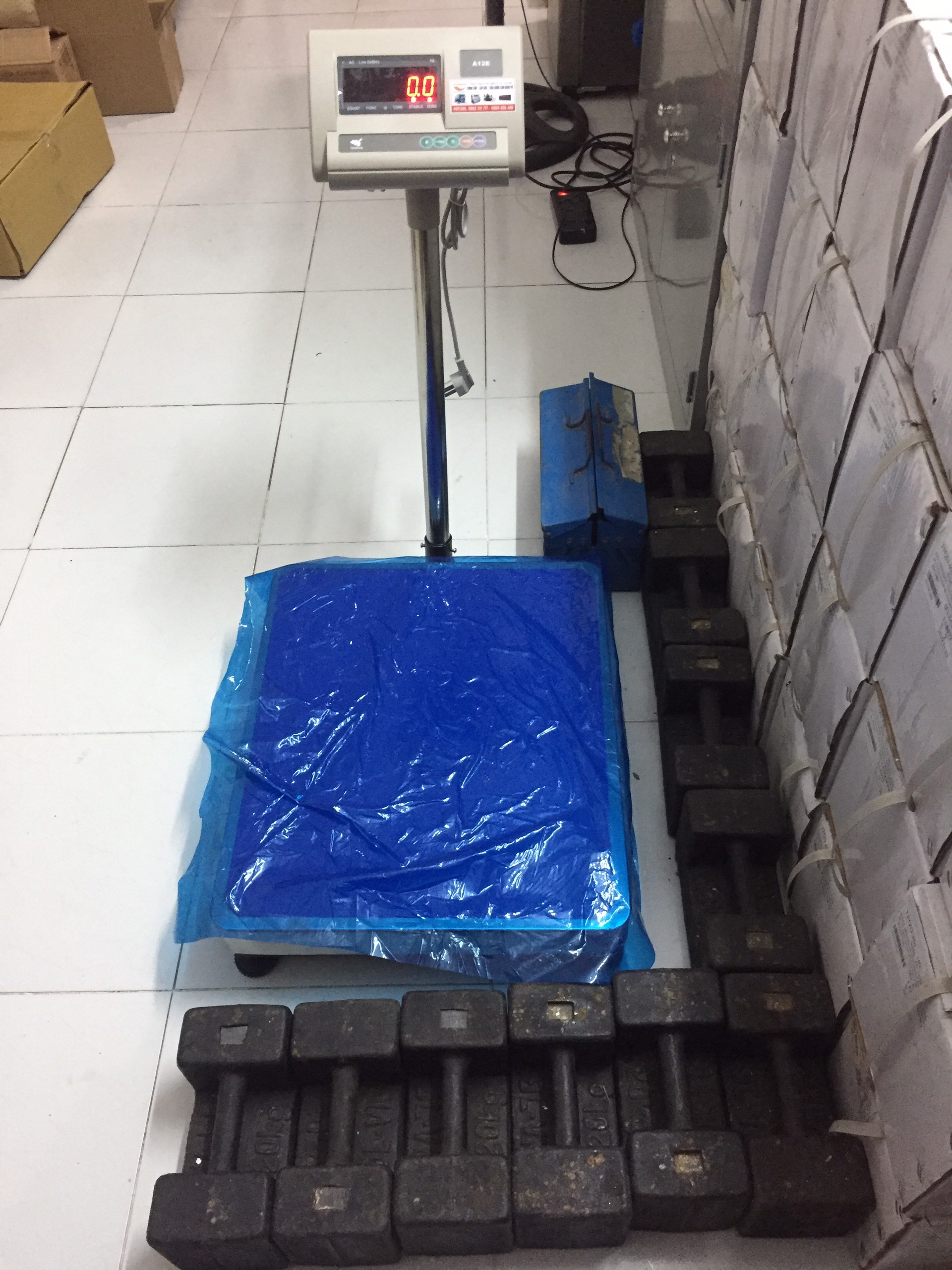 Cân bàn điện tử A12E 60kg giá bao nhiêu