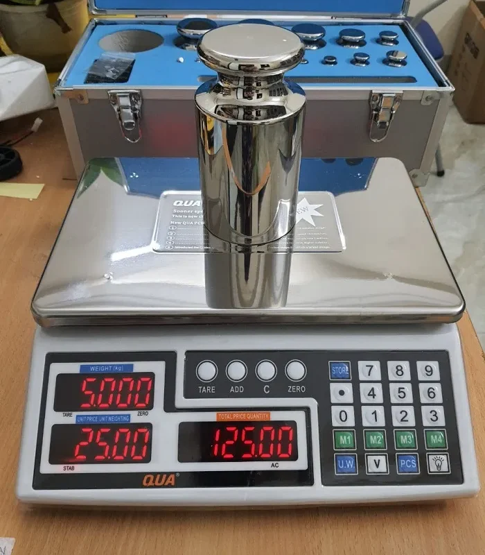 cân bàn 15kg giá rẻ QUA 810